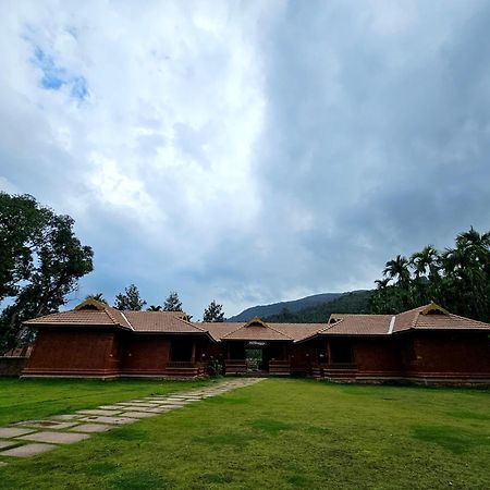 Parampara Resort Chikmagalur Kalasa Kültér fotó